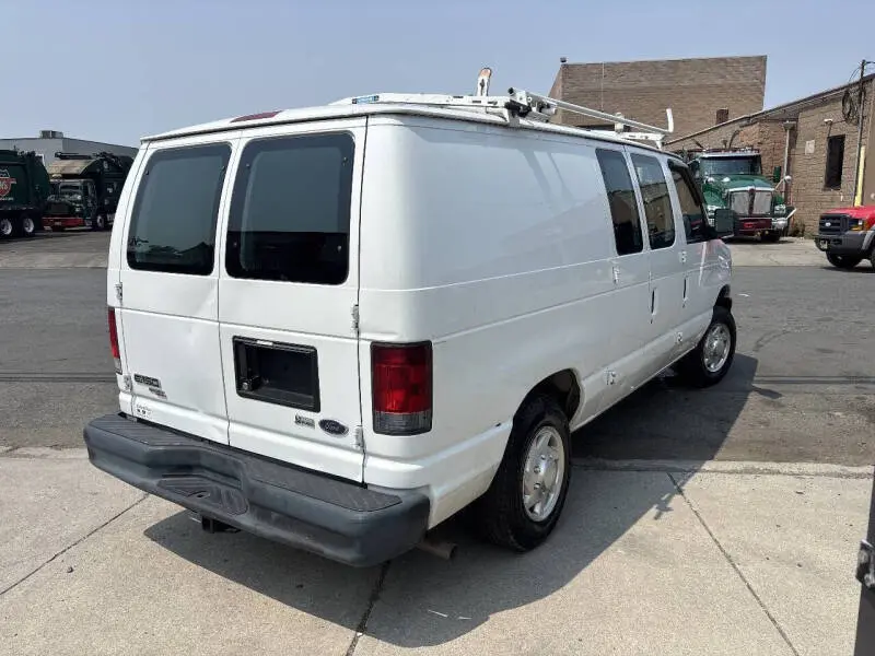 2012 Ford E-Series E-150 Van photo 4
