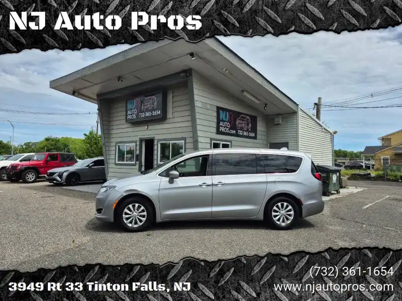 2019 Chrysler Pacifica Touring Plus's photo