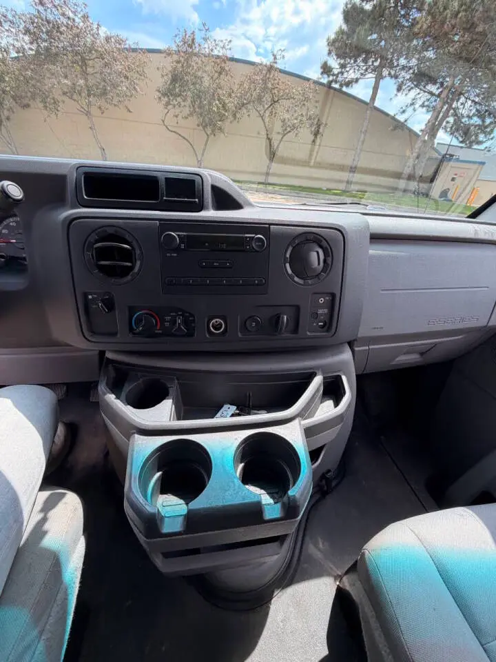 2012 Ford E-Series E-250 Van photo 3