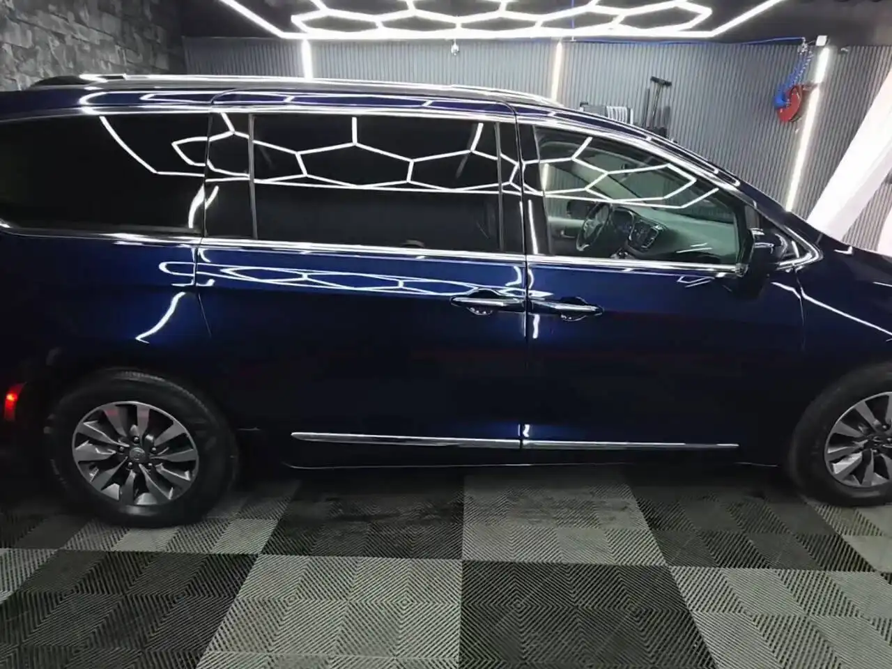 2019 Chrysler Pacifica Touring L Plus's photo