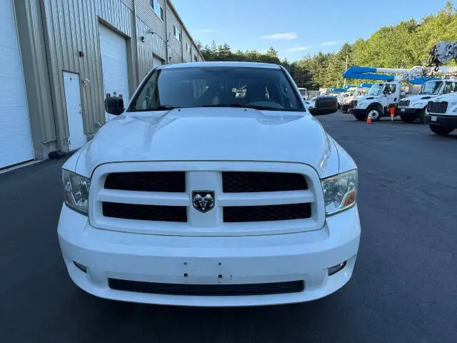 2012 RAM 1500 ST 4x4 Quad Cab photo 4
