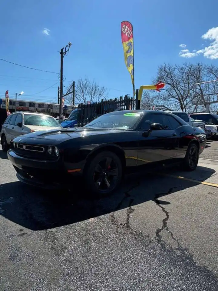 2015 Dodge Challenger SXT's photo