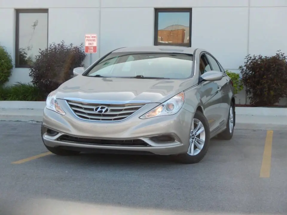 2011 Hyundai Sonata I4 GLS PZEV A T photo 3