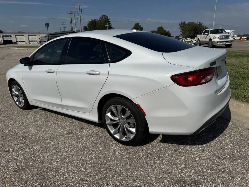 2015 Chrysler 200 S photo 5