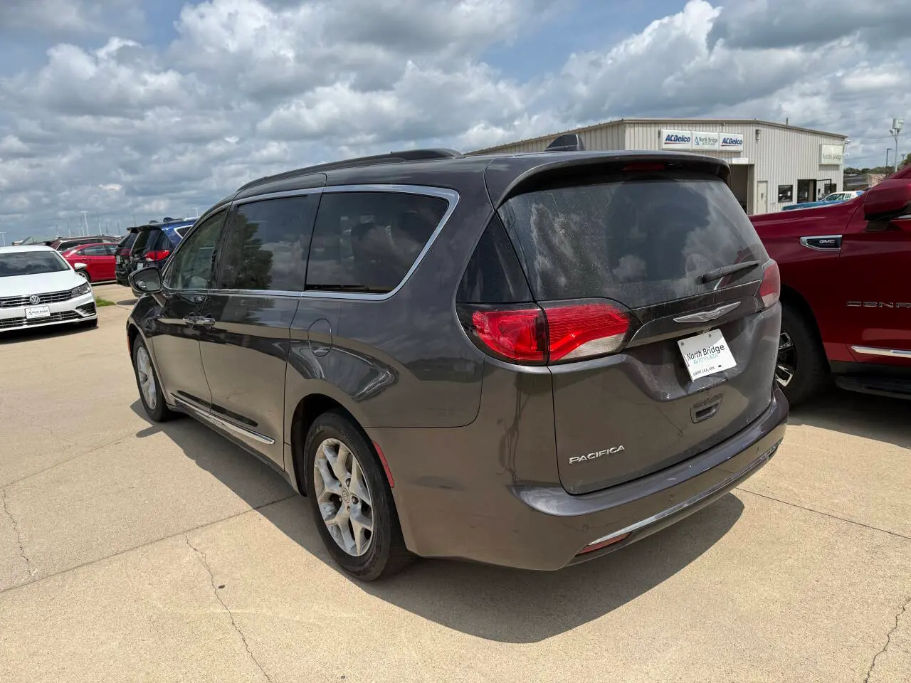 2017 Chrysler Pacifica Touring-L photo 4