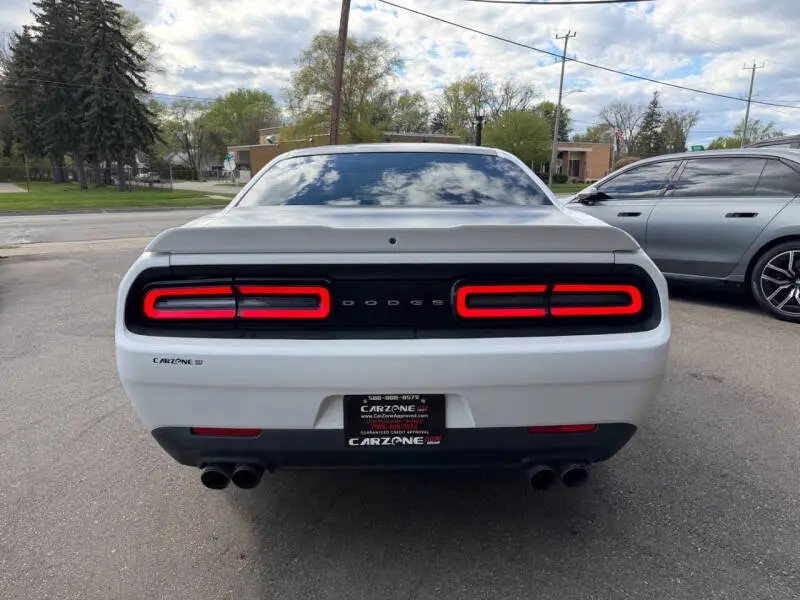 2017 Dodge Challenger SXT photo 5
