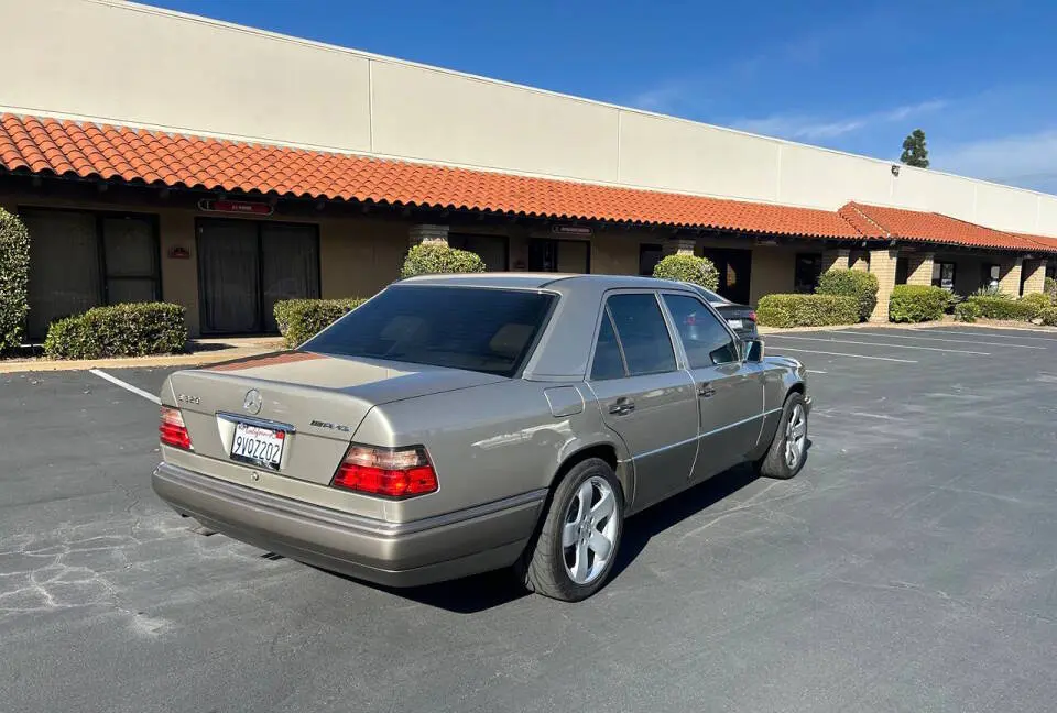 1994 Mercedes-Benz E-Class undefined photo 5
