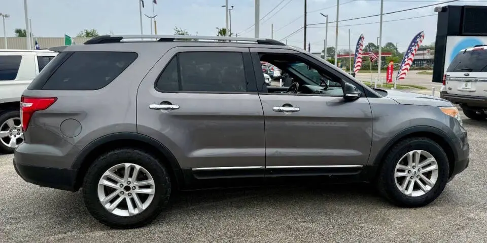 2011 Ford Explorer XLT photo 4