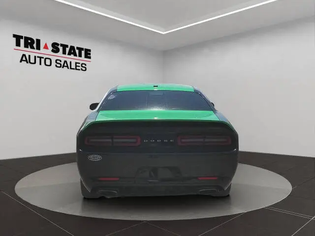 2017 Dodge Challenger SXT photo 3