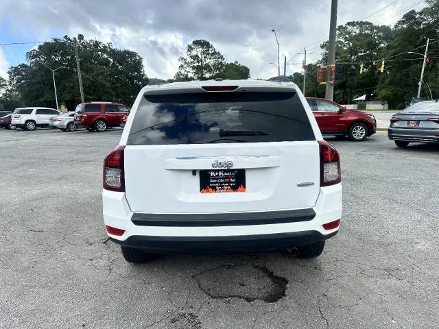 2017 Jeep Compass Latitude photo 3