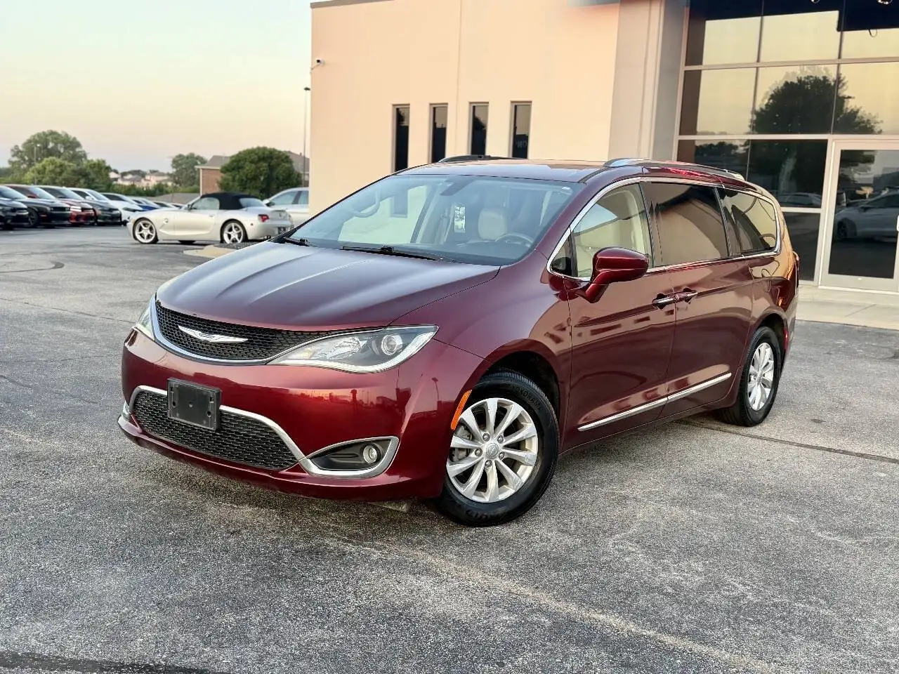 2019 Chrysler Pacifica Touring L's photo