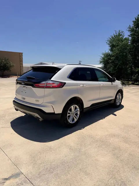 2019 Ford Edge SEL photo 3
