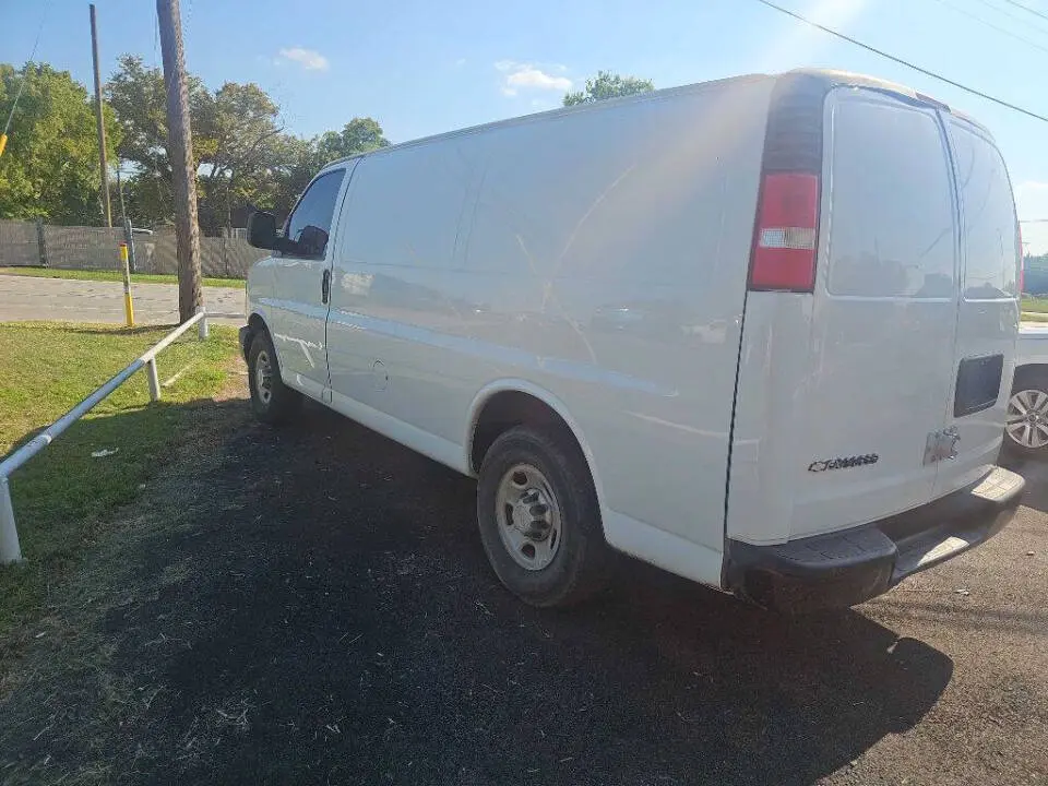 2014 Chevrolet Express 2500 Work Van HD photo 3