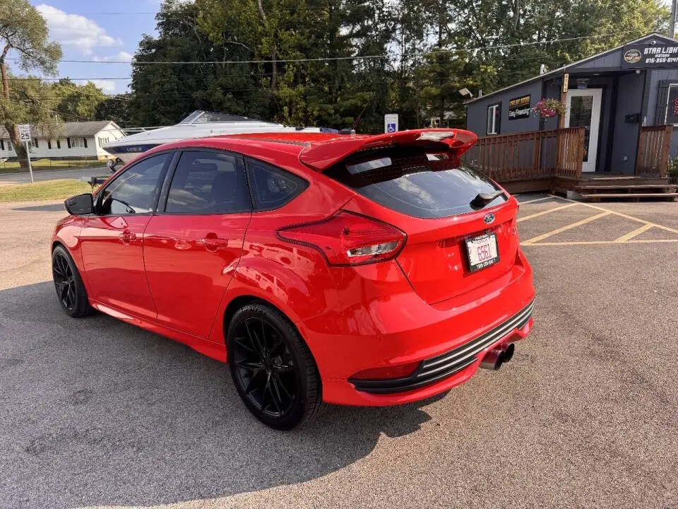 2017 Ford Focus 5 Door Hatch ST photo 5