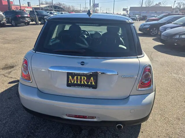 2011 MINI Cooper Base photo 3