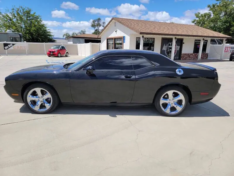 2012 Dodge Challenger SXT photo 4