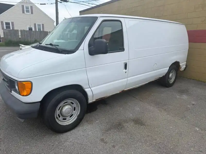 2004 Ford E-Series E-150 Van's photo