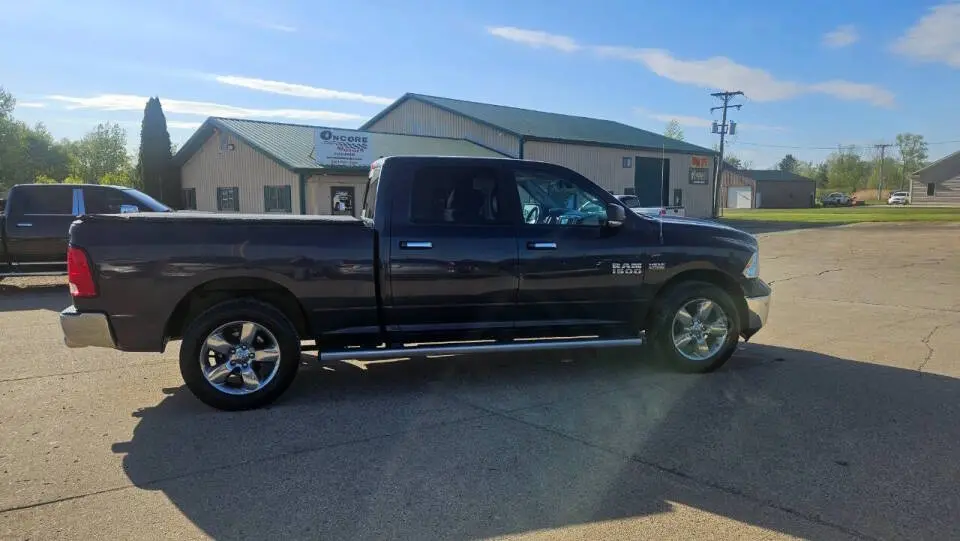 2017 RAM 1500 Big Horn 4x4 Crew Cab 6'4 photo 4
