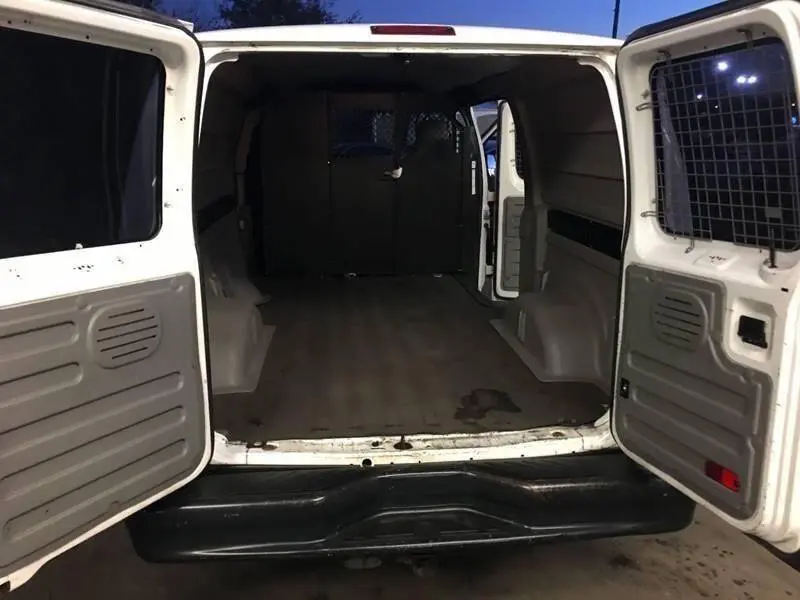 2011 Ford E-Series E-150 Van photo 4