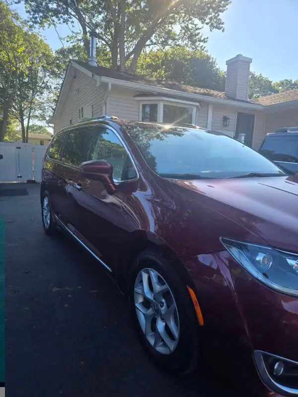 2017 Chrysler Pacifica Touring-L Plus photo 1