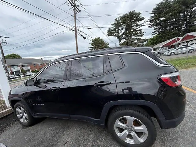 2019 Jeep Compass Latitude 4WD photo 3