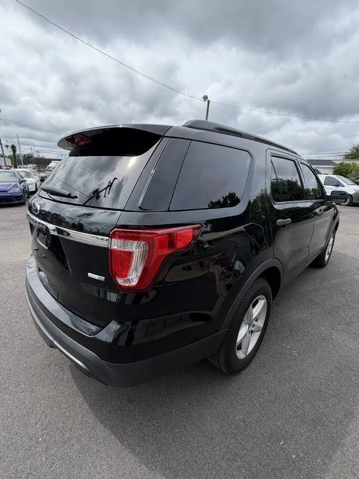 2017 Ford Explorer Base 4WD photo 5