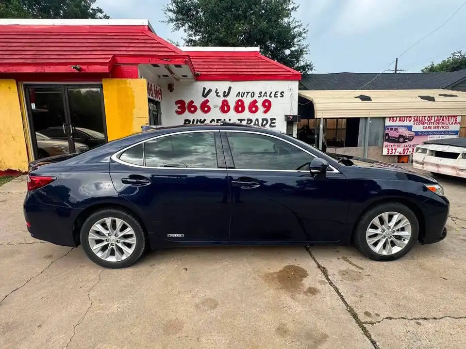 2015 Lexus ES 350 300h's photo