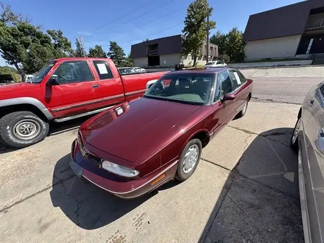 1999 Oldsmobile 88 Base's photo