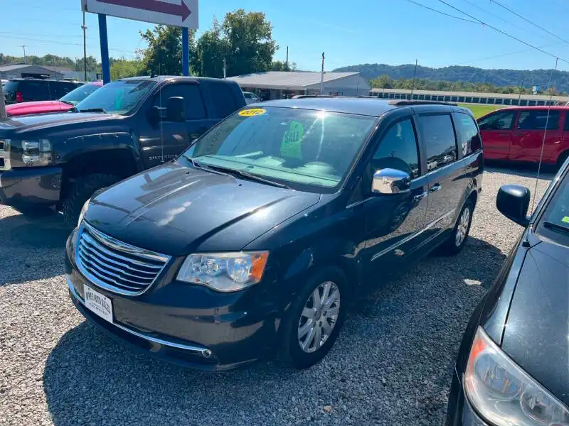2012 Chrysler Town & Country Touring L's photo