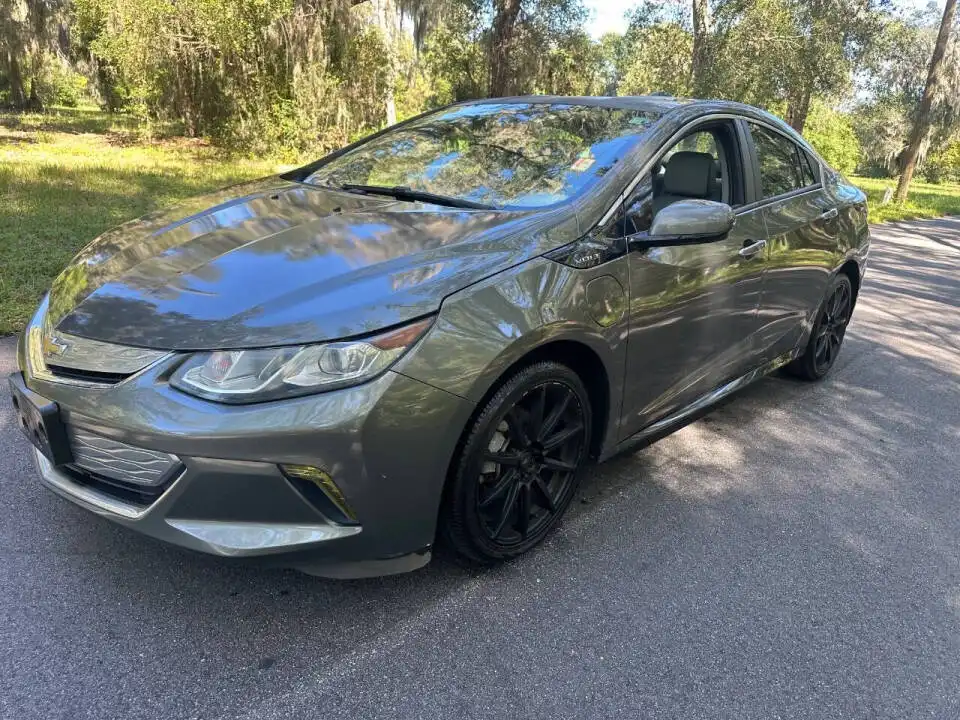 2017 Chevrolet Volt LT's photo