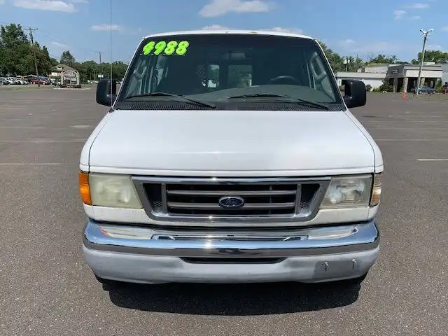 2003 Ford E-Series E-250 Extended's photo