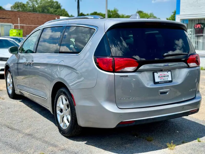 2018 Chrysler Pacifica Limited photo 4