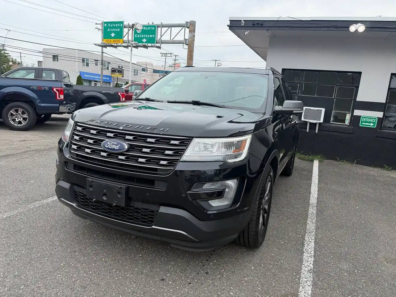 2017 Ford Explorer XLT 4WD's photo