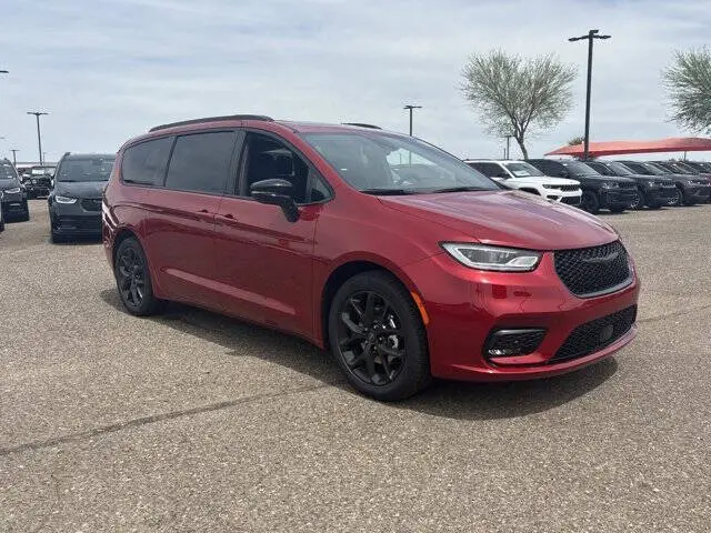 2026 Chrysler Pacifica Select photo 5