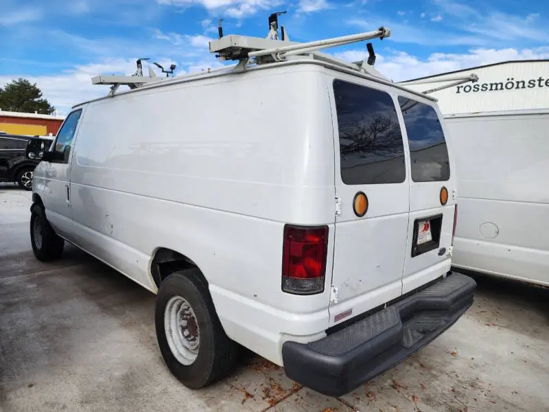 2007 Ford E-Series E-250 Van photo 3