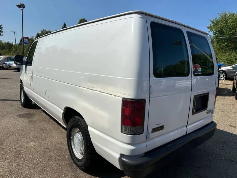 2003 Ford E-Series E-150 Van photo 4
