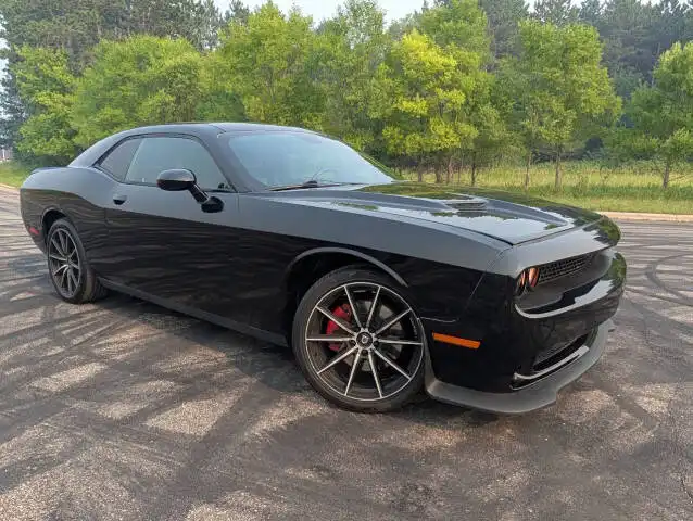 2015 Dodge Challenger SXT Plus's photo