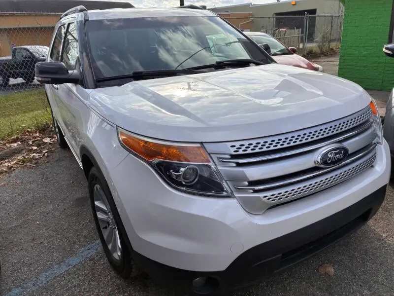 2014 Ford Explorer XLT photo 3