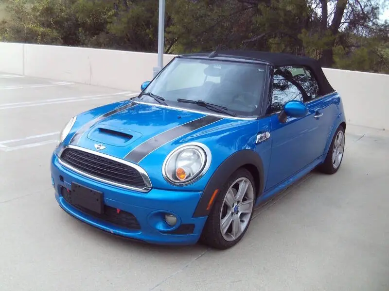 2010 MINI Cooper S photo 3