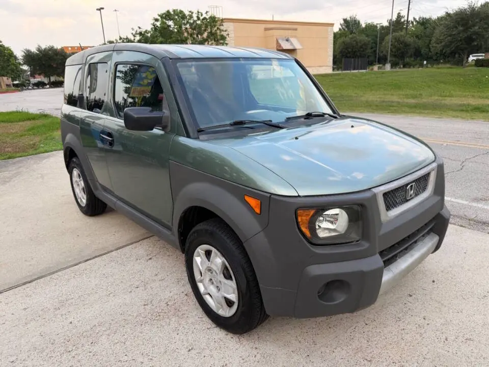 2005 Honda Element LX 2WD AT photo 4
