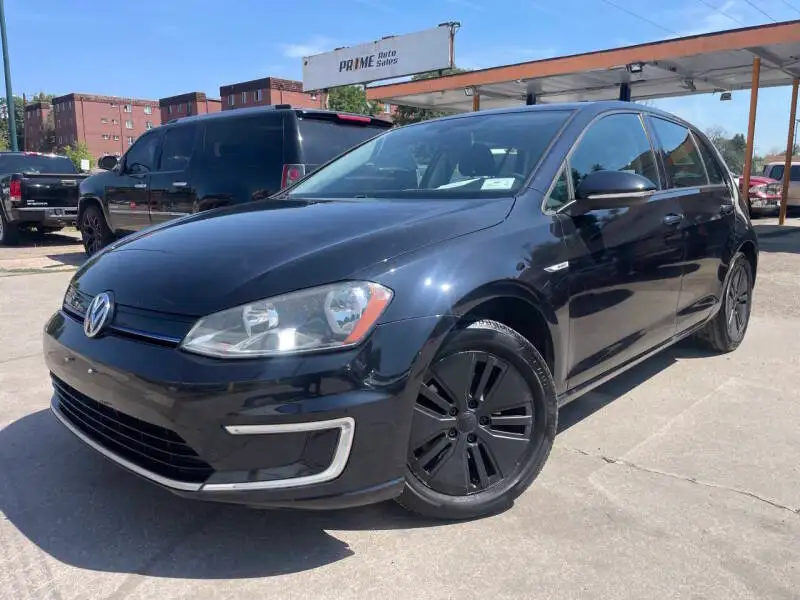 2016 Volkswagen e-Golf SE's photo