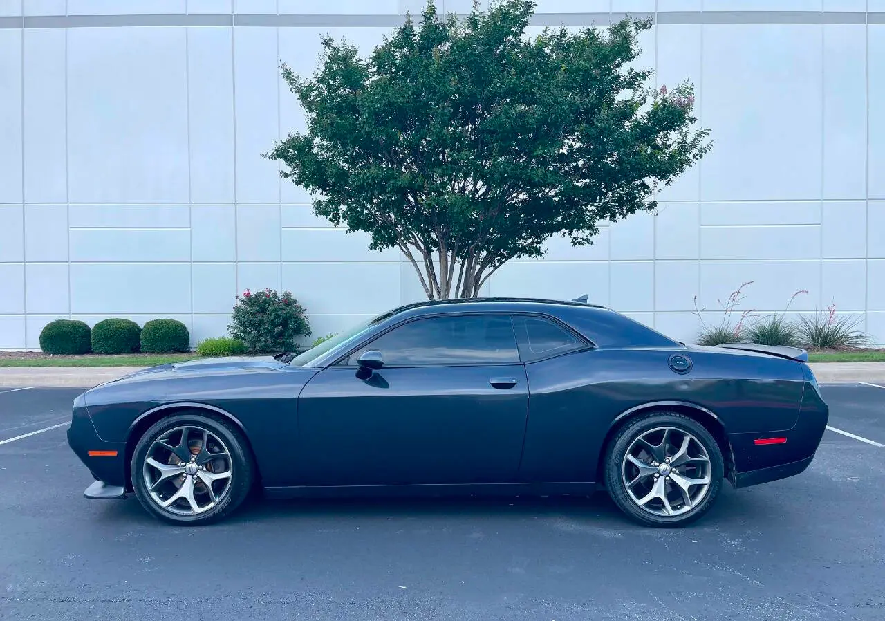 2017 Dodge Challenger SXT Plus photo 5