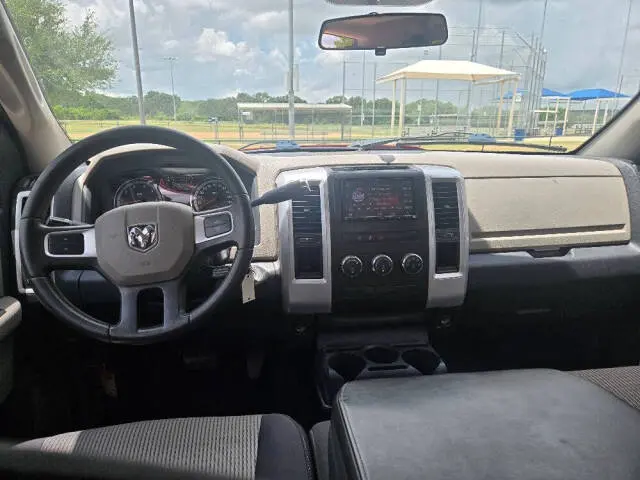 2010 RAM 1500 SLT Quad Cab photo 4