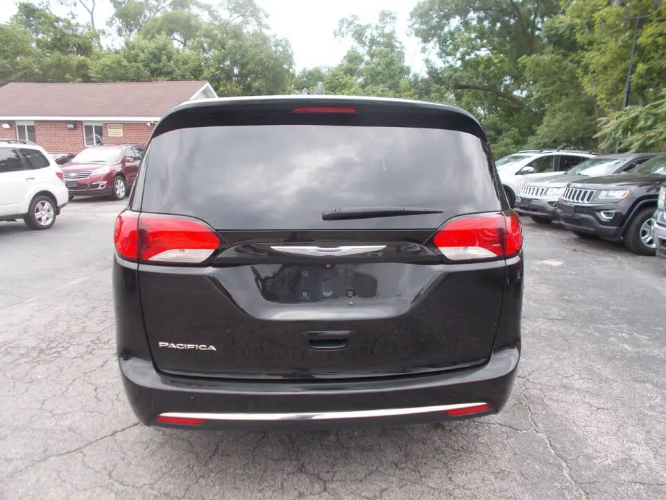 2018 Chrysler Pacifica Touring Plus photo 4