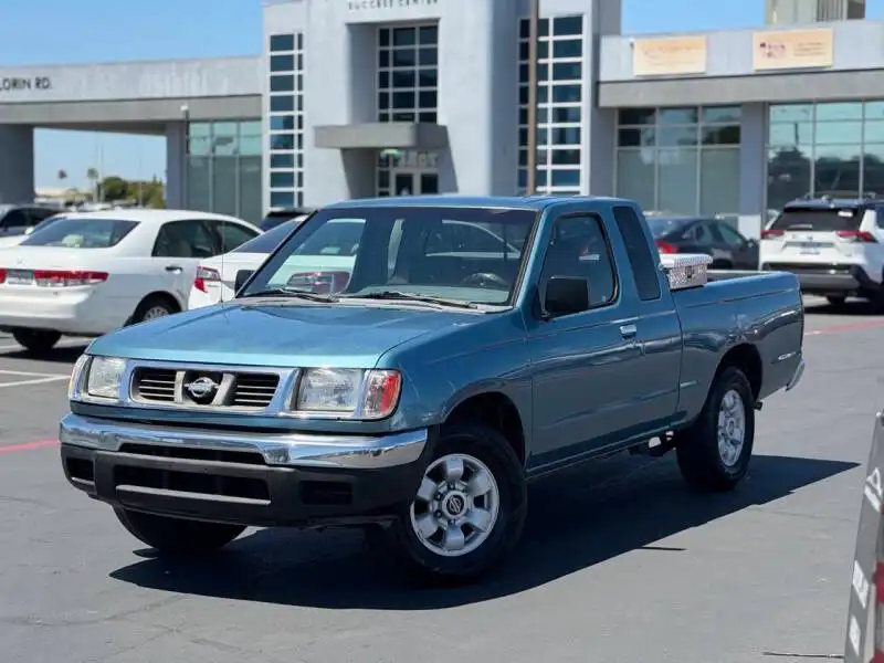 2000 Nissan Frontier XE King Cab 4AT's photo