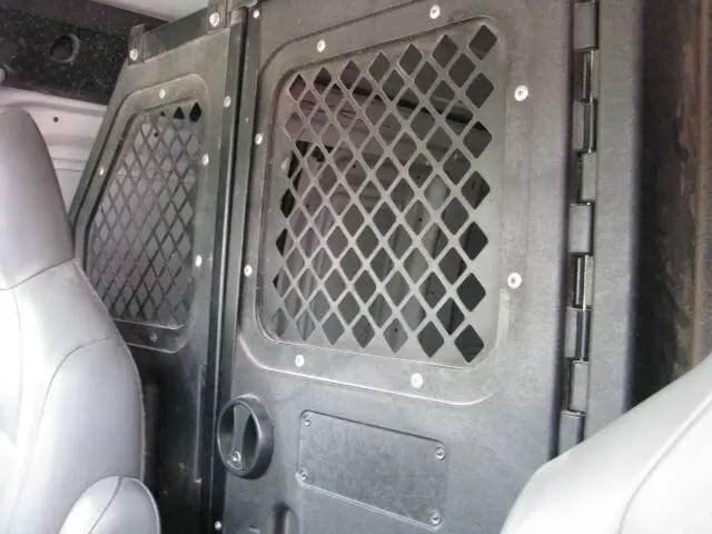 2011 Ford E-Series E-150 Van photo 5
