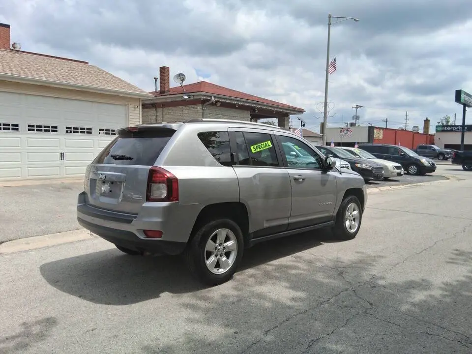 2017 Jeep Compass Latitude photo 3