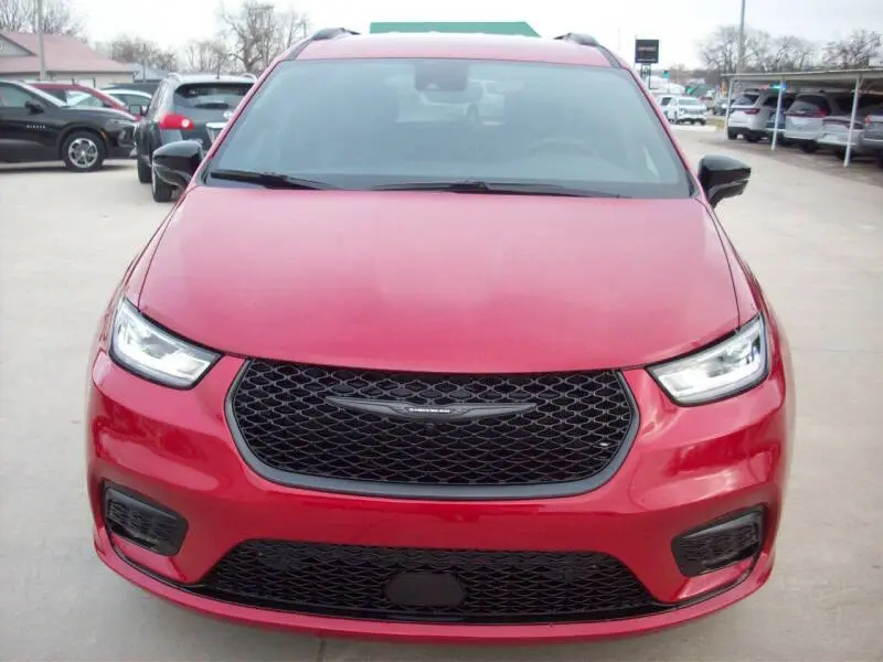 2026 Chrysler Pacifica Select photo 3