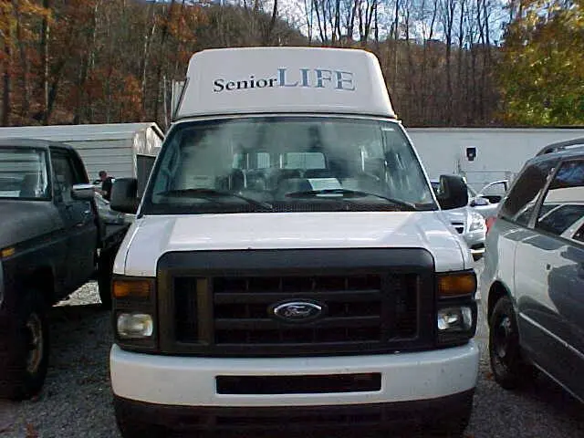 2009 Ford E-Series E-150 Van Extended photo 3