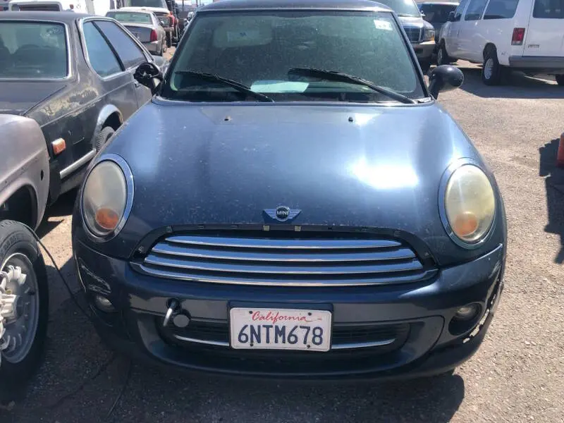 2011 MINI Cooper Base photo 3